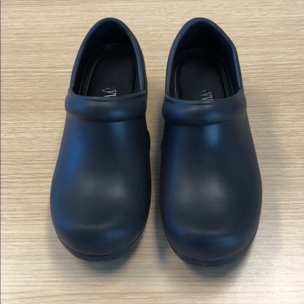 Anywear Women’s Medical Clogs